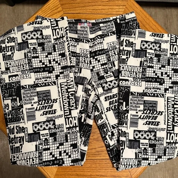 *URBAN OUTFITTERS* Black x White Pattern Pants Size Small - Picture 3 of 7